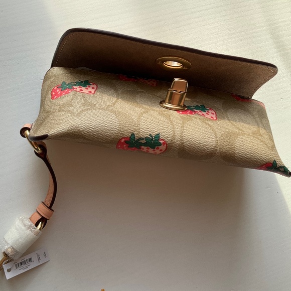 Nwt Coach Sunglass Case in Strawberry print - Picture 2 of 3